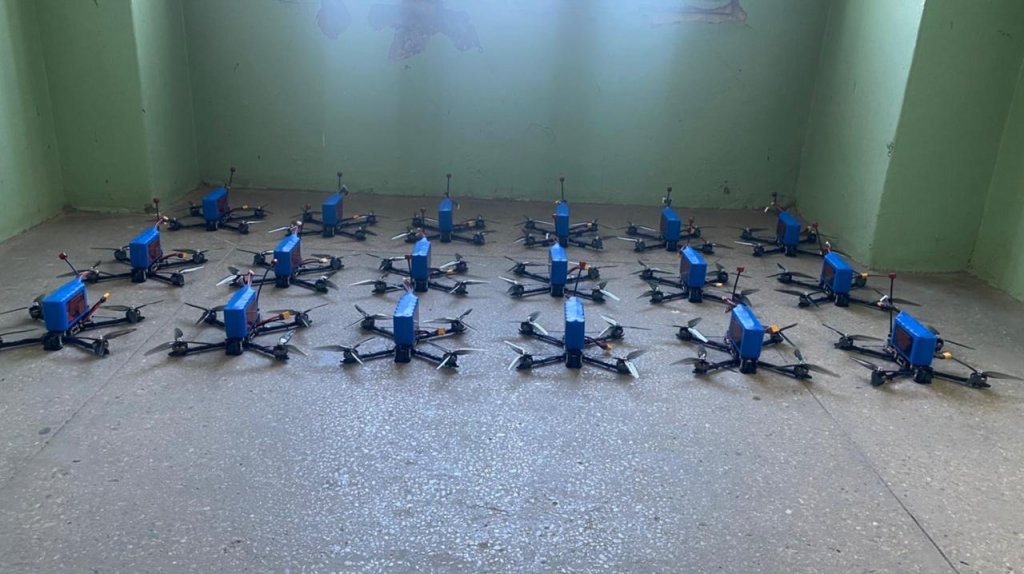 You are currently viewing В УжНУ почали складати дрони