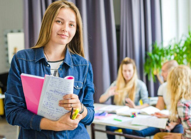 You are currently viewing Молоді вчителі не йдуть у професію: виклик для української освіти